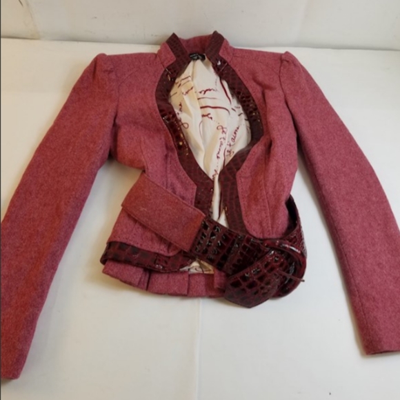 Rare Burgundy Women's Red Bebe 3pc embossed Skirt Suit Set Sz 00 small - Picture 4 of 5